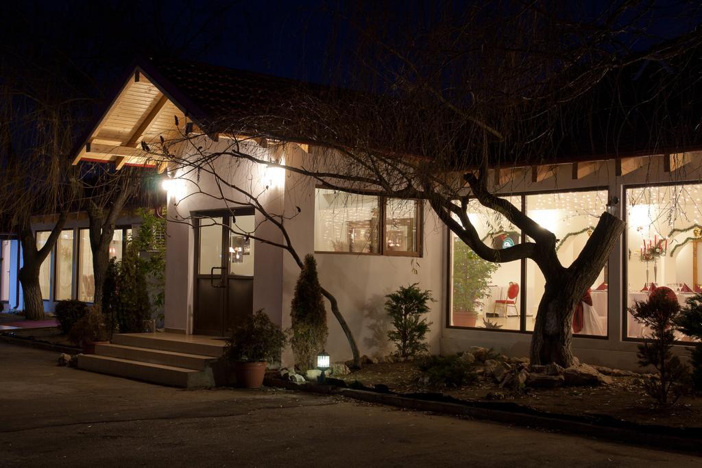 Pension Club Montana Къмпина Екстериор снимка