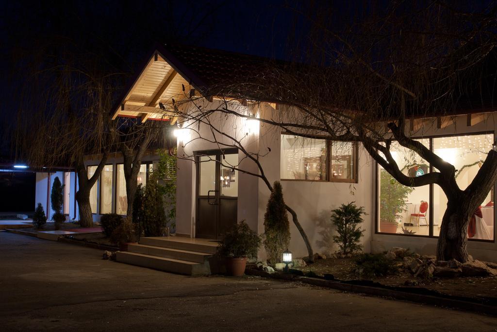 Pension Club Montana Къмпина Екстериор снимка