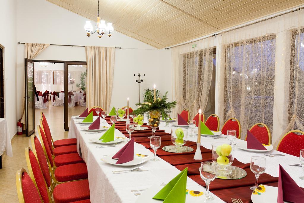 Pension Club Montana Къмпина Екстериор снимка