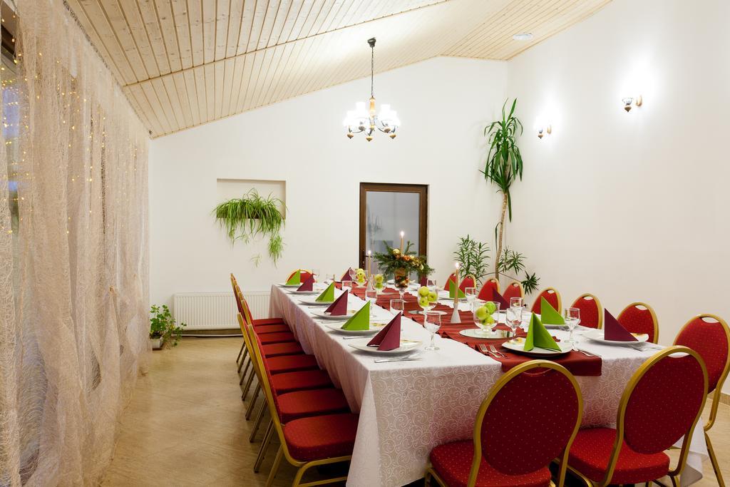 Pension Club Montana Къмпина Екстериор снимка