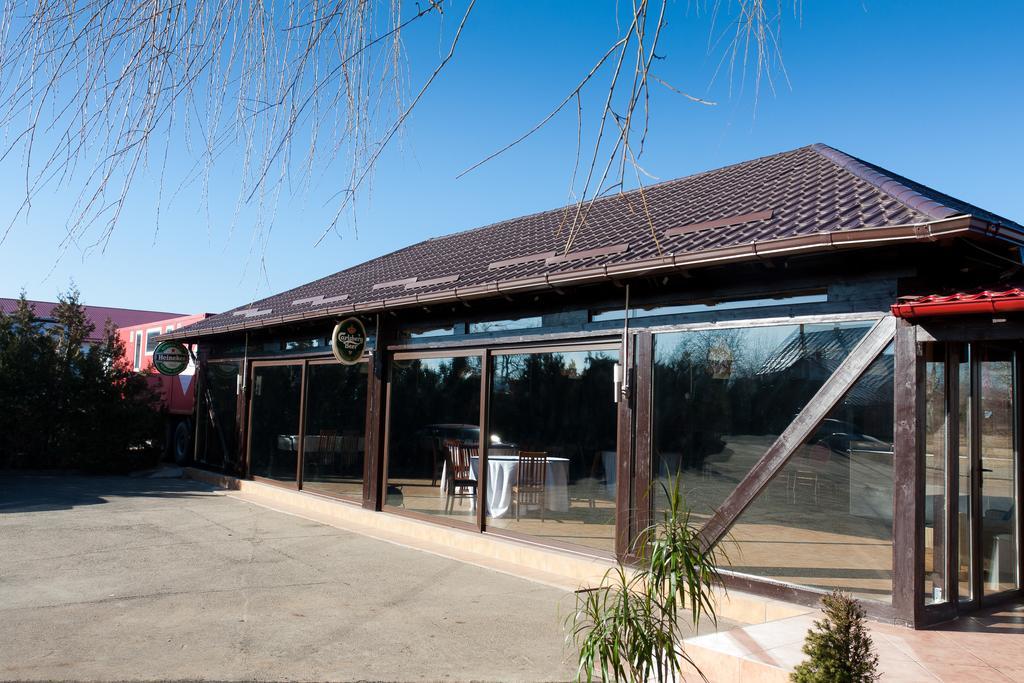 Pension Club Montana Къмпина Екстериор снимка
