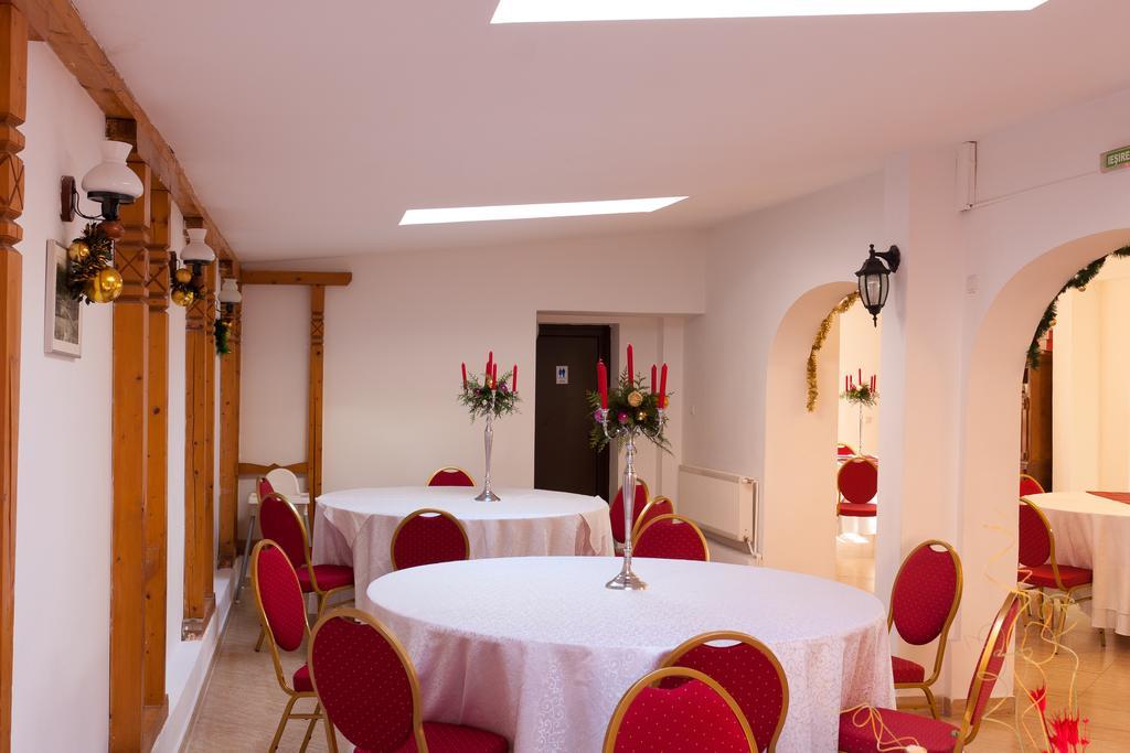 Pension Club Montana Къмпина Екстериор снимка