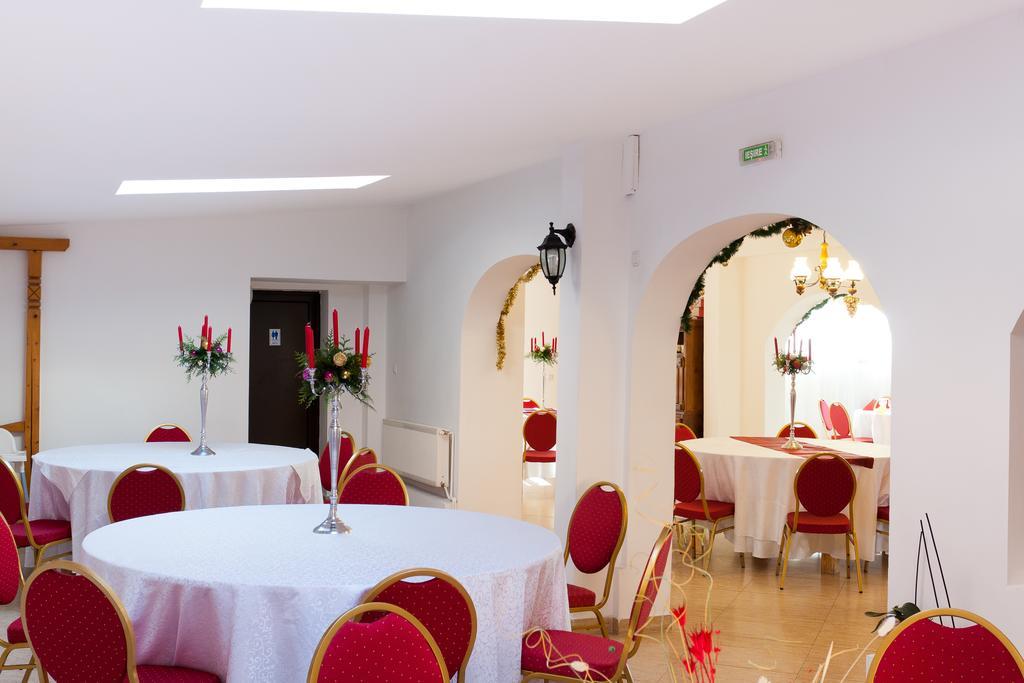 Pension Club Montana Къмпина Екстериор снимка