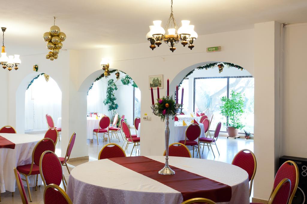 Pension Club Montana Къмпина Екстериор снимка