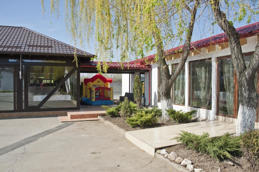 Pension Club Montana Къмпина Екстериор снимка