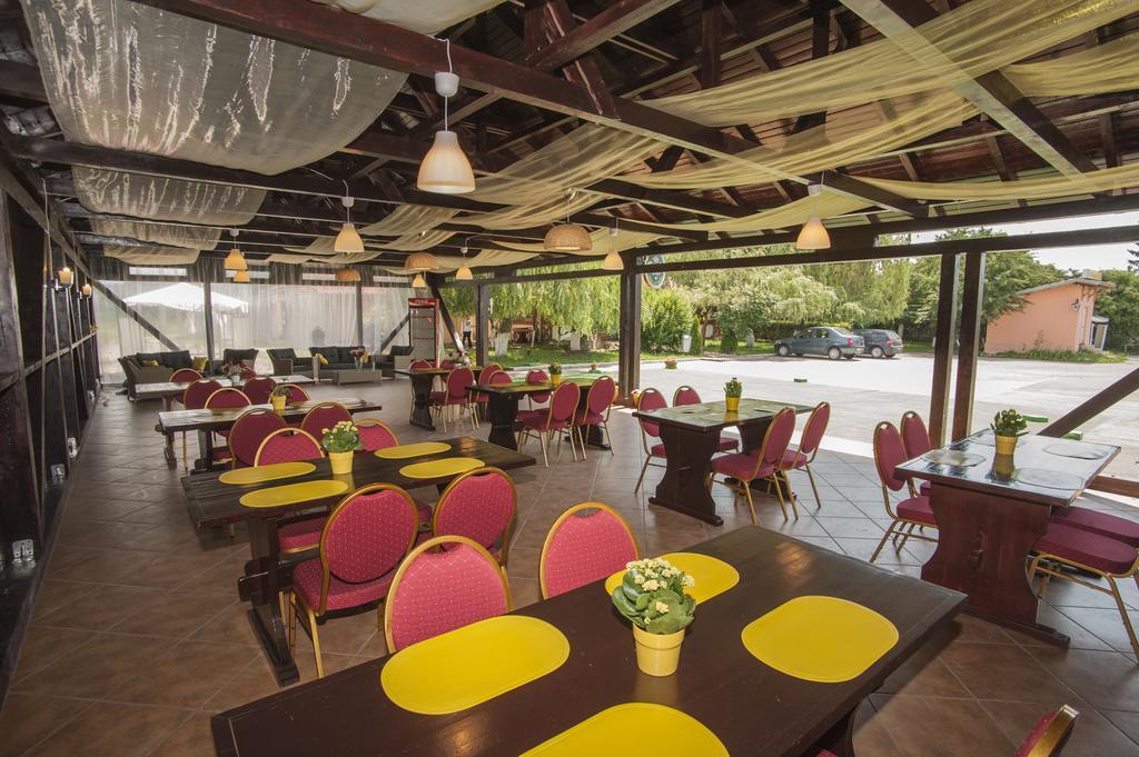 Pension Club Montana Къмпина Екстериор снимка