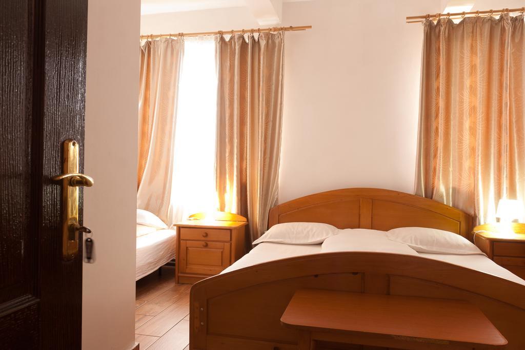 Pension Club Montana Къмпина Екстериор снимка