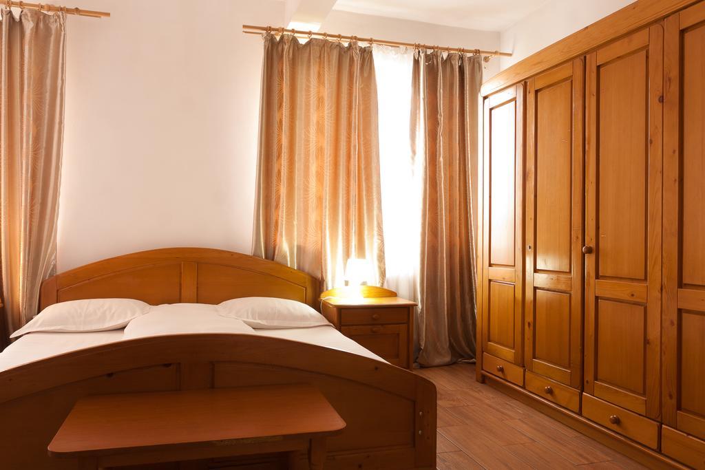 Pension Club Montana Къмпина Екстериор снимка