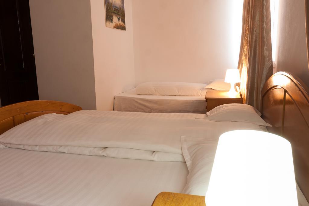Pension Club Montana Къмпина Екстериор снимка
