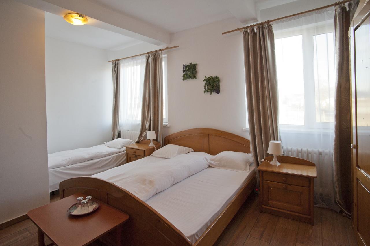 Pension Club Montana Къмпина Екстериор снимка