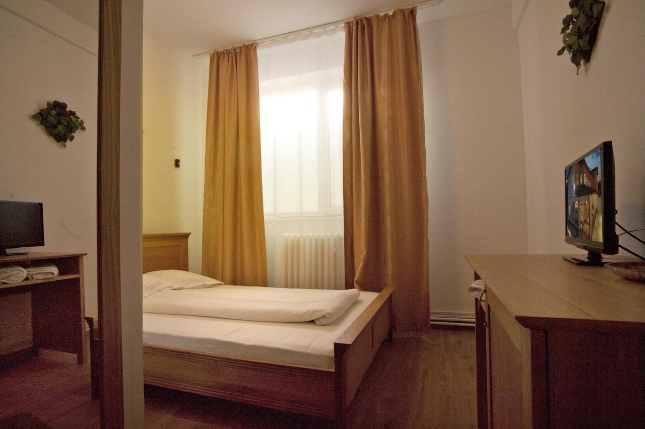 Pension Club Montana Къмпина Екстериор снимка
