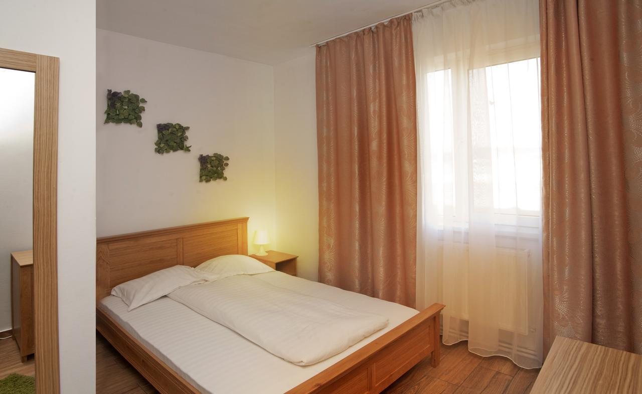 Pension Club Montana Къмпина Екстериор снимка