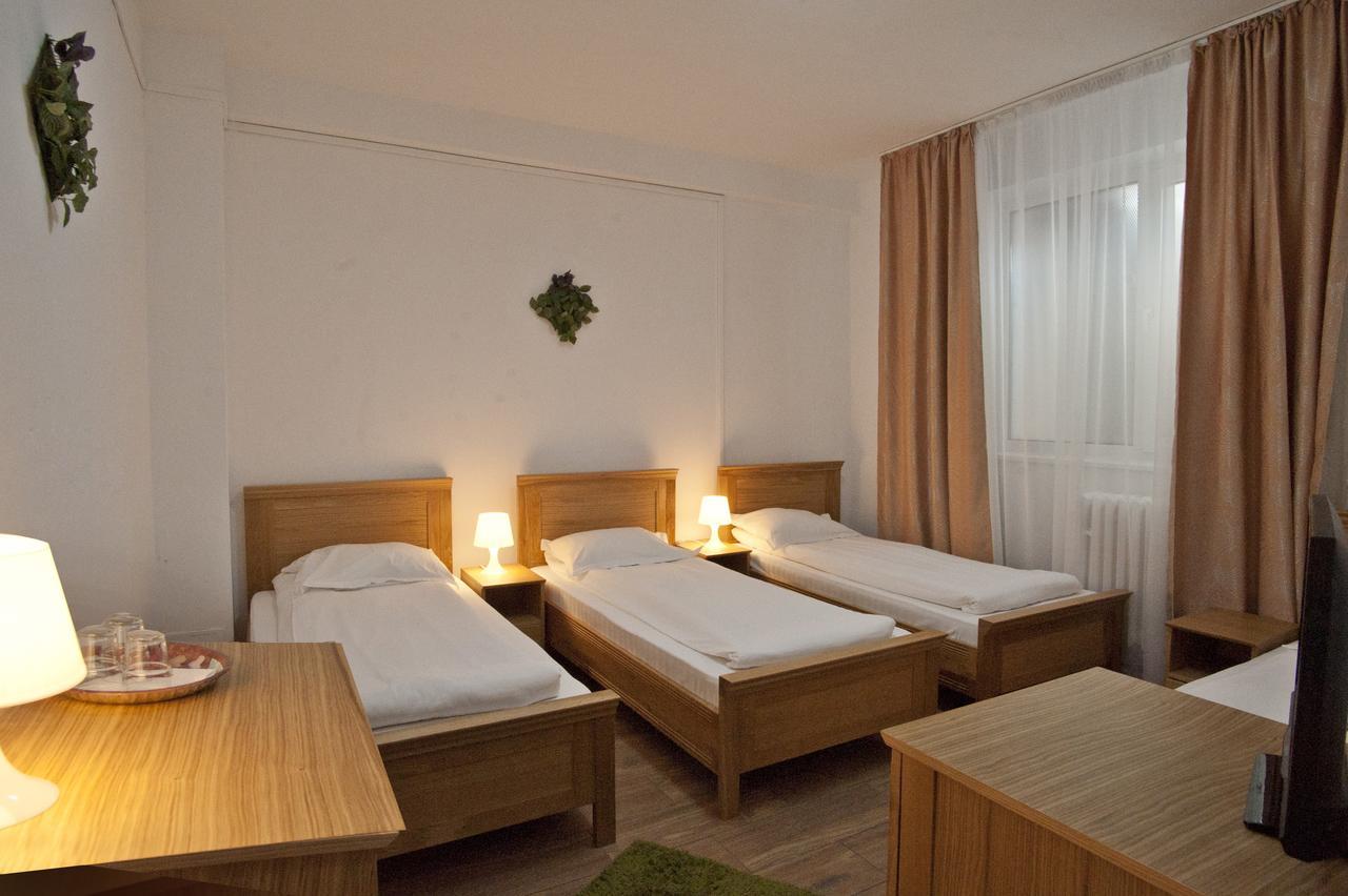 Pension Club Montana Къмпина Екстериор снимка